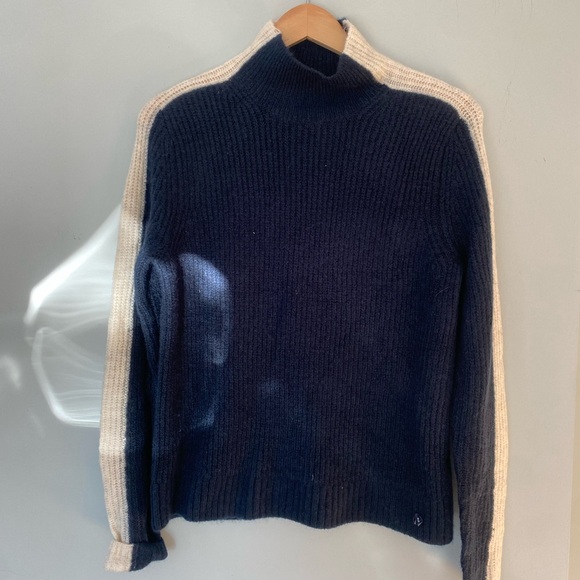 Abercrombie sweater. Navy blue and white size small - Picture 3 of 4